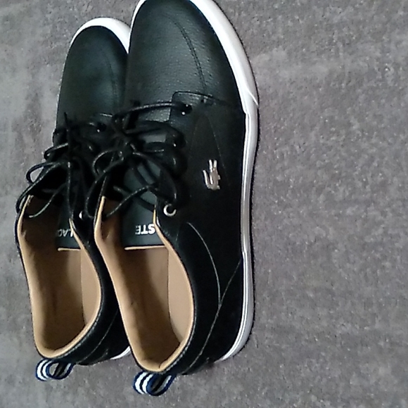 Lacoste - Picture 2 of 4